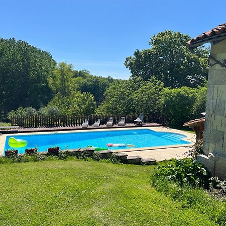 Entire Apartment With Swimming Pool Near Aubeterre Saint-Romain  Екстериор снимка