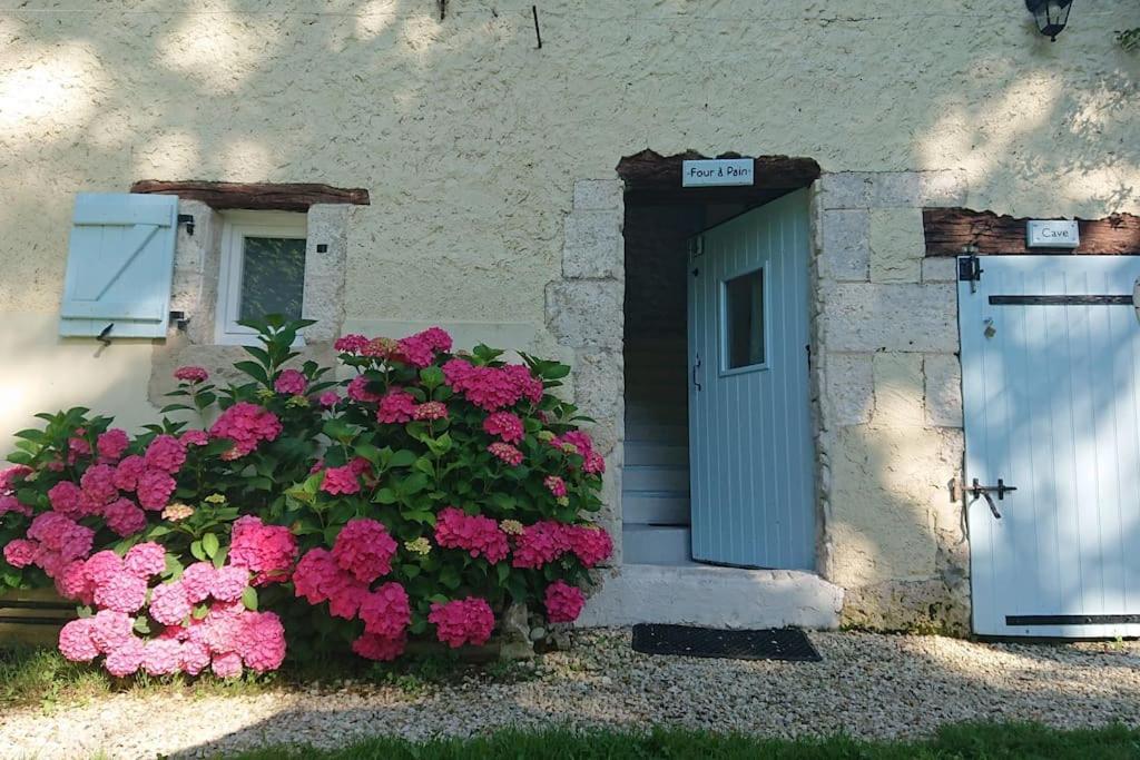 Entire Apartment With Swimming Pool Near Aubeterre Saint-Romain  Екстериор снимка