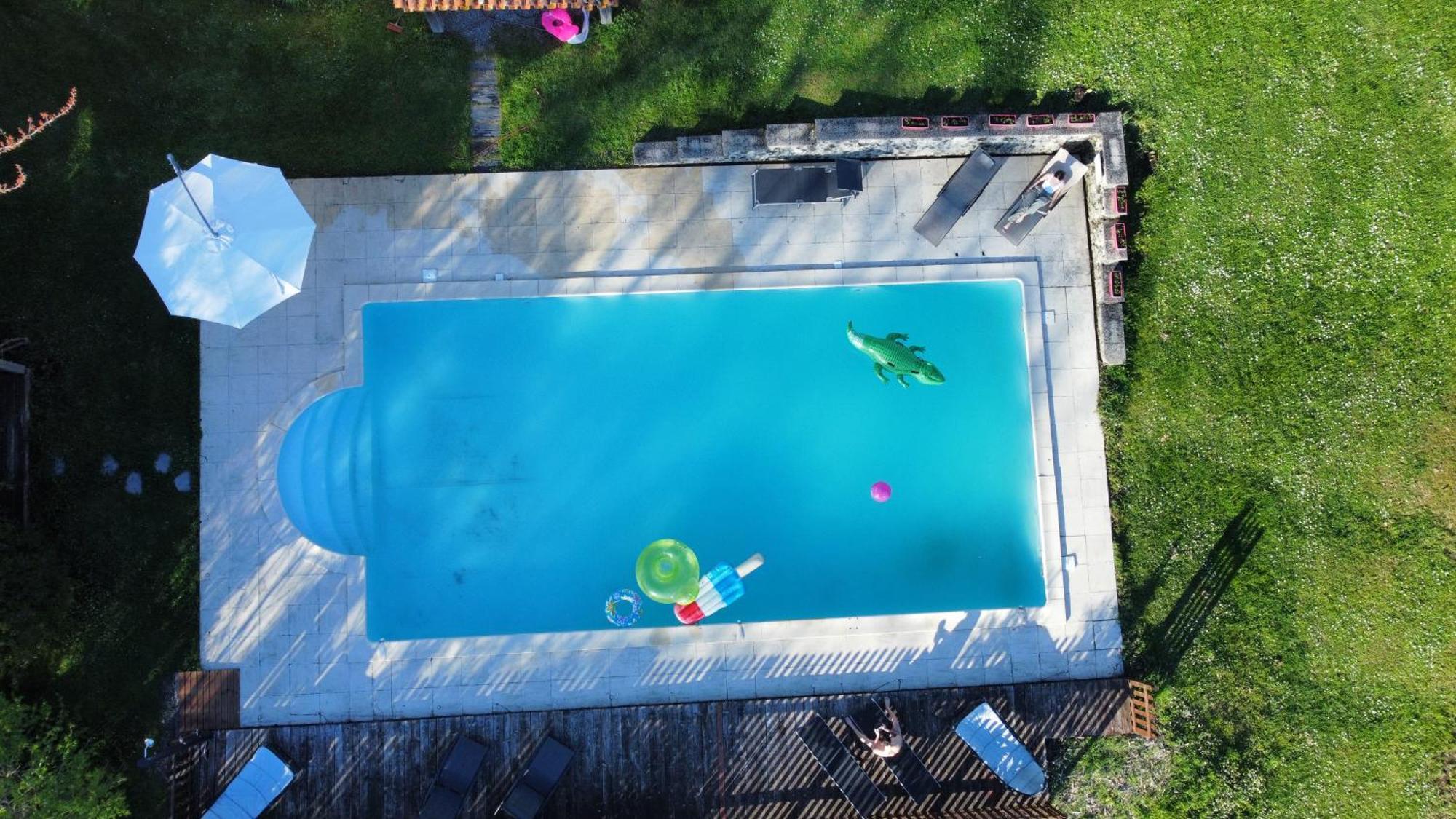 Entire Apartment With Swimming Pool Near Aubeterre Saint-Romain  Екстериор снимка