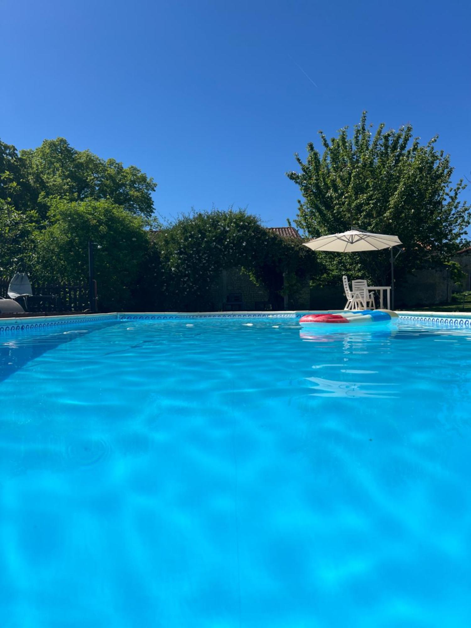 Entire Apartment With Swimming Pool Near Aubeterre Saint-Romain  Екстериор снимка