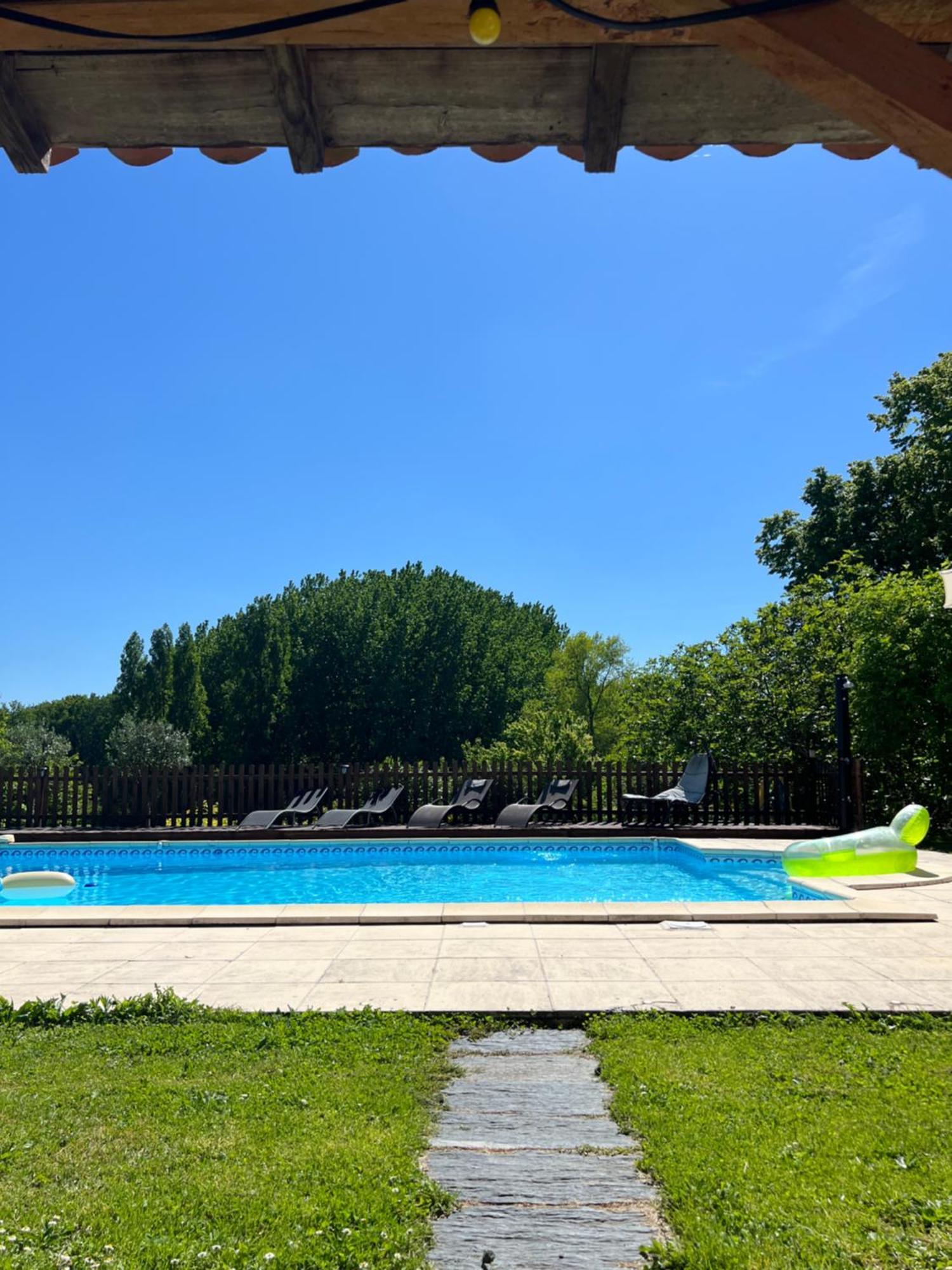 Entire Apartment With Swimming Pool Near Aubeterre Saint-Romain  Екстериор снимка